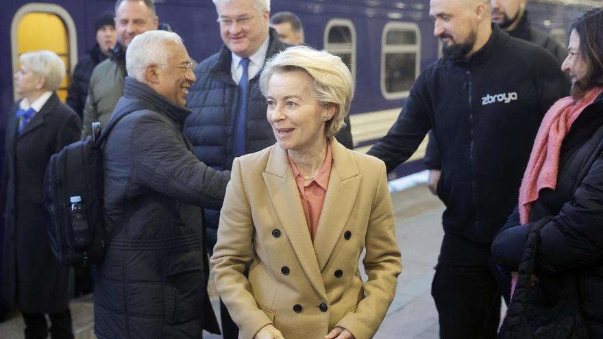Von der Leyen anuncia un plan para aumentar la producción europea de armas del que «se beneficiará Ucrania»