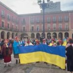 VÍDEO: Concentración de ucranianos en Gijón por los tres años de la invasión de Rusia