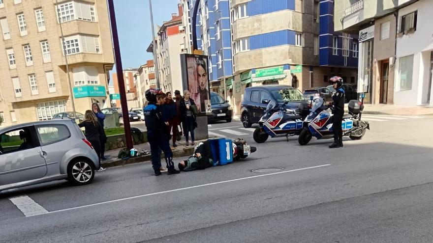 Un motorista resulta herido al chocar contra un coche en Gijón