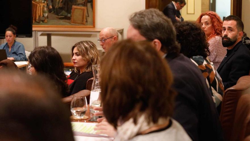 El análisis de Covadonga Jiménez | Tres llamadas, la propuesta y el portazo final: la semana que estalló una crisis en diferido