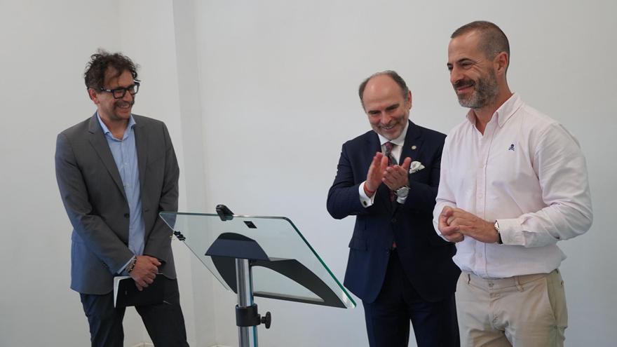 El rector de la Universidad de Oviedo, dispuesto a «avanzar en los proyectos en común» con Siero en el Centro de Inteligencia Artificial