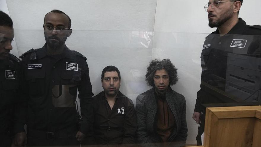 La policía israelí arresta a los dueños de dos librerías palestinas de Jerusalén por «perturbar el orden público» con sus libros