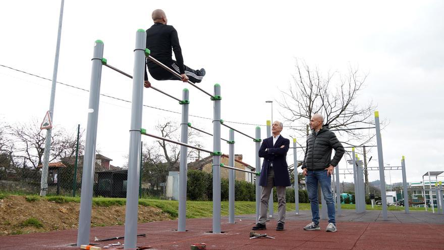 La Pola amplía el parque de calistenia, una disciplina deportiva al alza en los últimos años