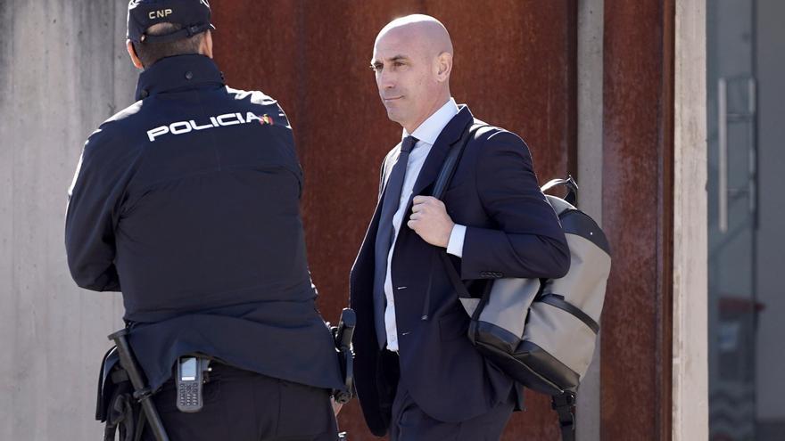 Rubiales tendrá este martes su oportunidad para convencer al juez de que el beso fue consentido y de que no coaccionó a Jenni Hermoso