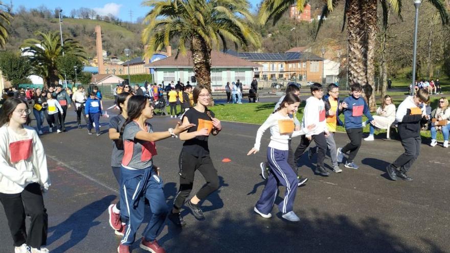 Zancadas solidarias contra el cáncer infantil en La Felguera