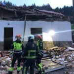«Pudo haber ocurrido una desgracia», apuntan los vecinos de la familia de Gozón afectada por el derrumbe del tejado de su vivienda