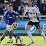 El Oviedo mantiene la fe, remonta en Burgos y se pone líder provisional de Segunda: victoria 1-2