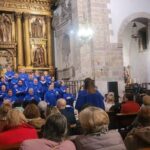 En imágenes: Así fue la actuación del coro «Living Water» en la basílica de Cangas