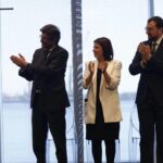 Barbón, a Roqueñí en su toma de posesión: «Te fijé tres metas, un Musel seguro, limpio y abierto»