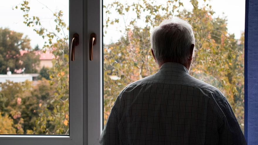 Un hombre de 82 años acude al hospital y cuando regresa a su casa se la encuentra okupada: «Empecé a picar a la puerta, me decían no vas a entrar»