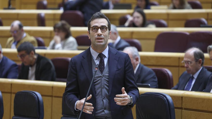 El Gobierno defiende su entrada en Telefónica, Indra e Hispasat como “protección frente a proteccionistas del extranjero”