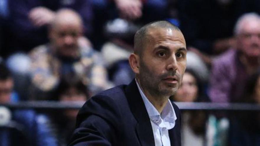 Javi Rodríguez, entrenador del Alimerka Oviedo Baloncesto: «Tuvimos más corazón que cabeza»