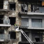 La DANA destruyó dos pruebas esenciales del incendio de Campanar: el motor de la nevera donde se originó y los paneles de la fachada