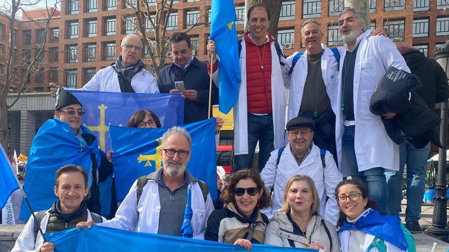 Los médicos asturianos protestan en Madrid: «La exclusividad trae inestabilidad y compromete la calidad asistencial y el propio sistema»