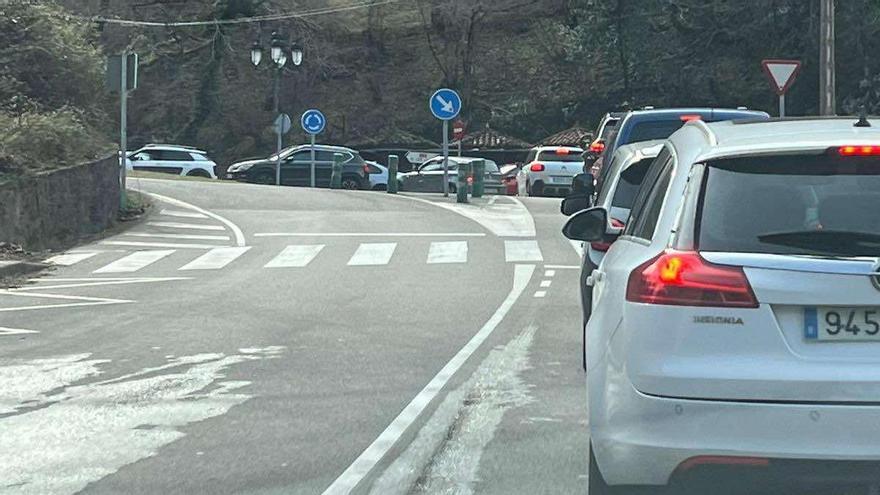 Caravana para acceder a Covadonga y los Lagos