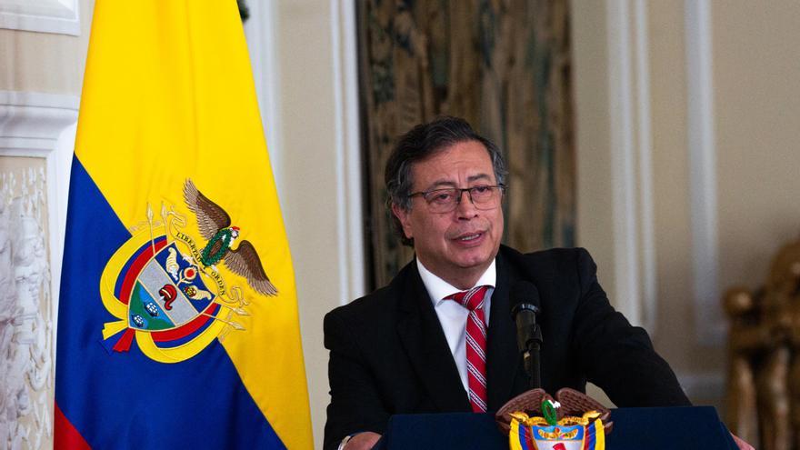 Petro dice que los narcotraficantes planean derribar su avión presidencial con misiles