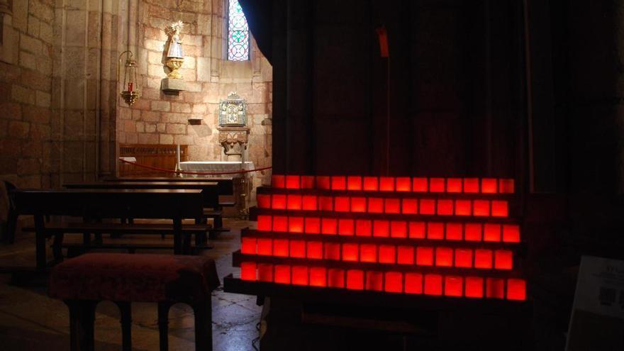 «Encender a distancia velas a la Santina está teniendo una muy buena acogida», destaca el abad de Covadonga
