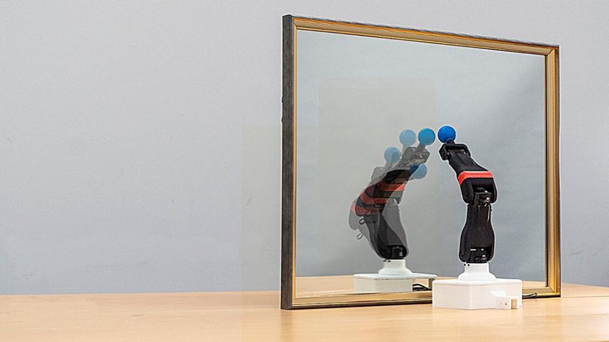 Los robots aprenden a moverse mirándose al espejo