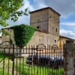 Primeros pasos para rehabilitar el palacio de Aramil, con reuniones, visitas y obras a la vista