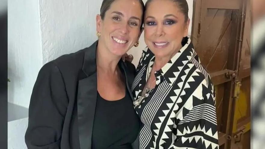 Sale a la luz el motivo por el que Isabel Pantoja abandonó Gran Canaria con su hermano: «Su perra se puso de parto y…»