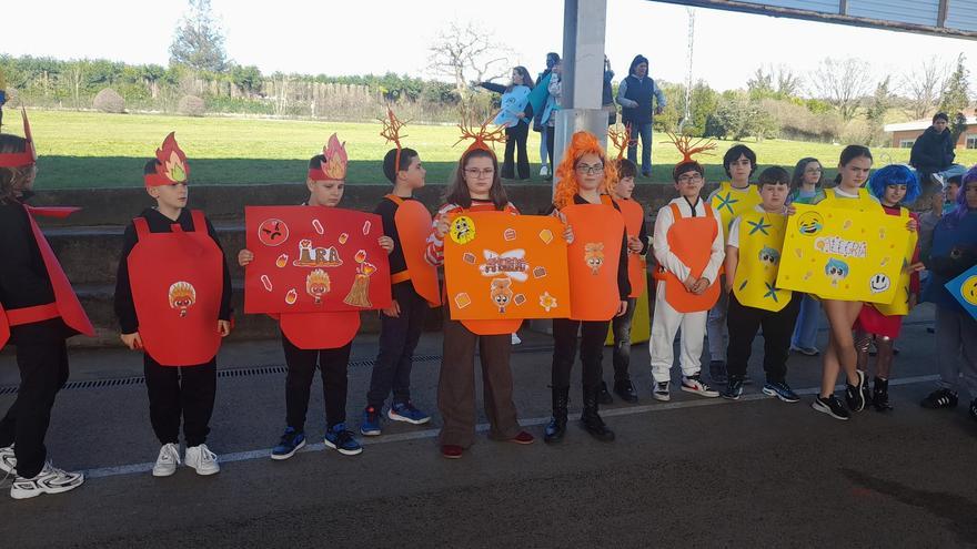 El Antroxu arranca en Lugo de Llanera: así ha sido el desfile de los niños del colegio