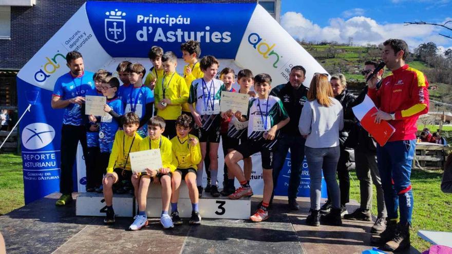 El colegio piloñés L’Ablanu, campeón de Asturias de campo a través en edad escolar, en sub-12 masculino