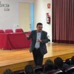 Charla del ingeniero químico Jorge Álvarez en el colegio La Asunción de Gijón