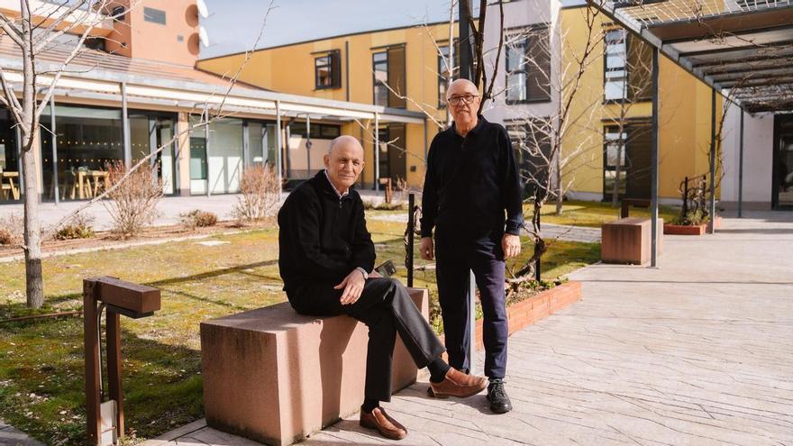 Estos ancianos construyeron un edificio en un pueblo de Madrid para envejecer juntos y ahora les copian: su ‘cohousing senior’ queda «fuera del mercado»