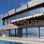 Las casas para millonarios a la venta en la comarca de Avilés: piscinas, diseños vanguardistas y vistas al mar