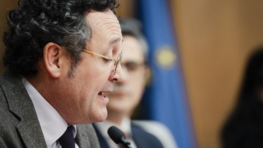 El juez del Supremo expone a las acusaciones que la ley no le permite suspender a García Ortiz mientras le está investigando