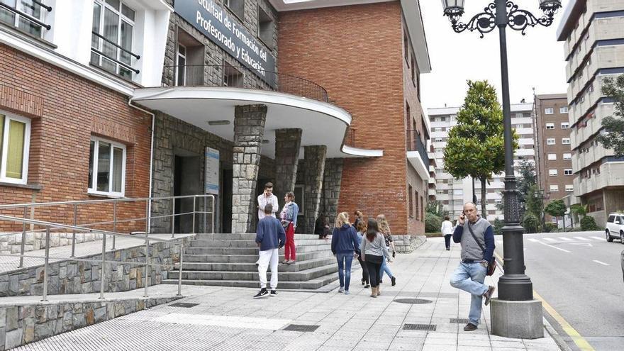 Denuncien que se discrimina l’asturianu nun máster de la Universidá