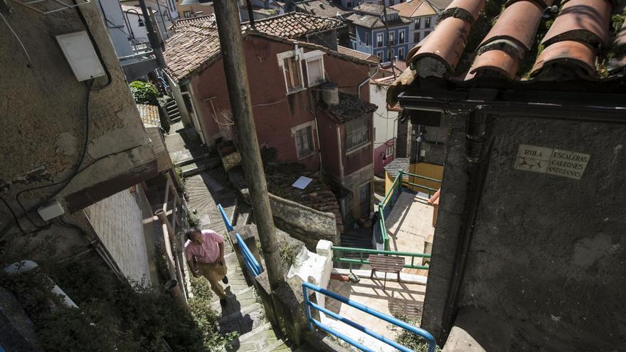Cudillero es un caso «especial»: las viviendas turísticas y segundas residencias son una herramienta necesaria para recuperar su famoso anfiteatro