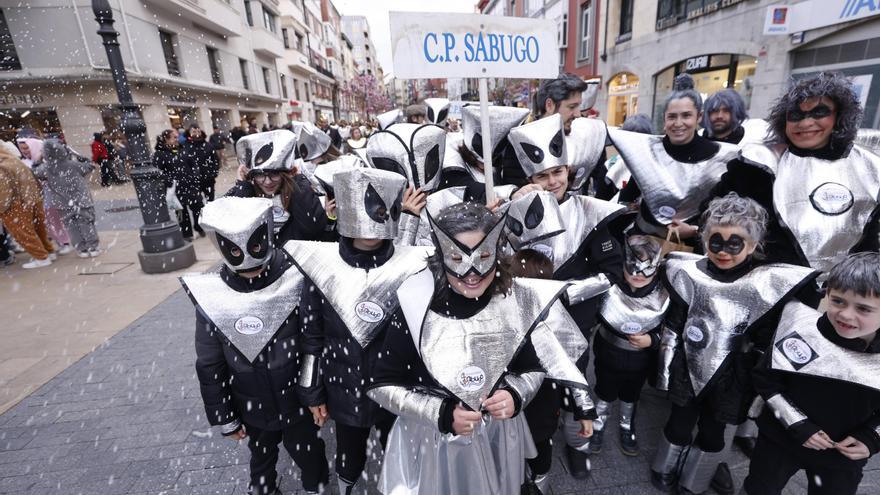 EN IMÁGENES: Así fue el desfile de Antroxu de los escolinos de Avilés