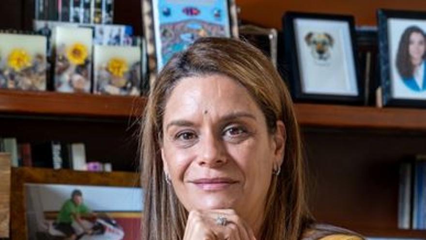 «Lo que oculta la tierra»: encuentro literario con Leticia Sierra