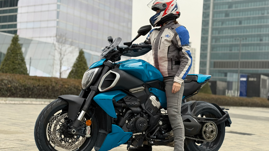 Backjacket: la chaqueta de moto que resuelve un problema diario