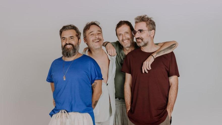 Love of Lesbian: «Queremos hacer otro tipo de cosas, jugar y, si hace falta, volver, pero echándolo de menos»
