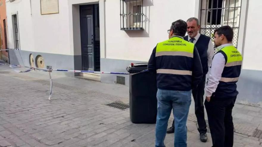 Dejar el móvil cargando por la noche puede ser mortal: «Hay que vigilar la separación de las letras CE»