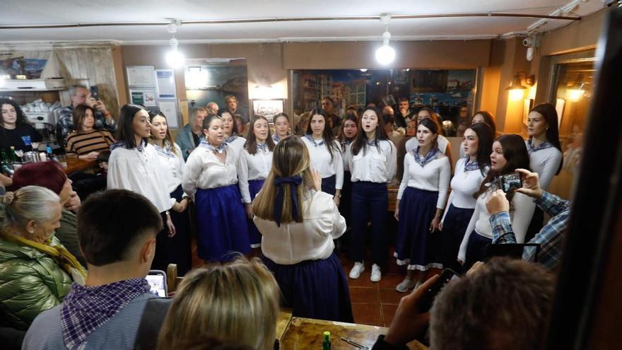 Los coros de Luanco unen generaciones