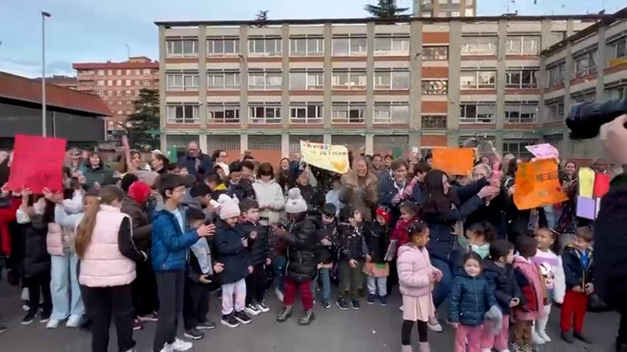 VÍDEO: El Rey Pelayo, de fiesta en la vuelta a su «verdadero hogar»
