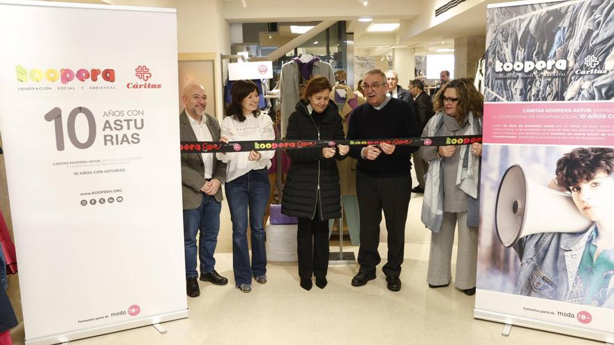 Así es la nueva tienda en Gijón de Cáritas y Koopera (en imágenes)