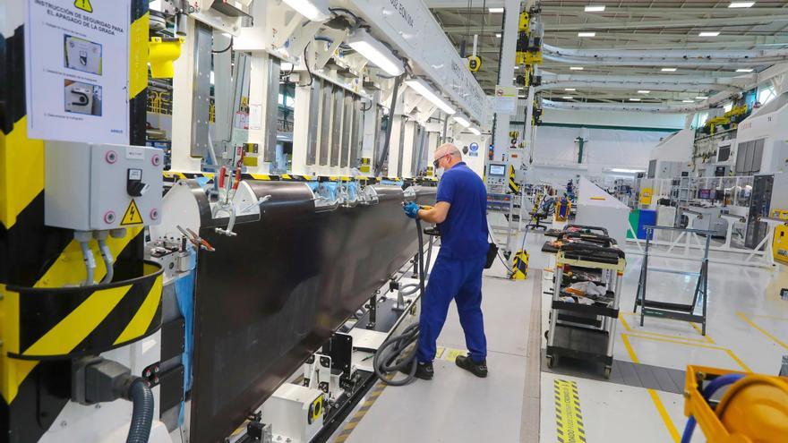La producción industrial subió una media del 0,7% en 2024 tras repuntar un 4,7% a final de año