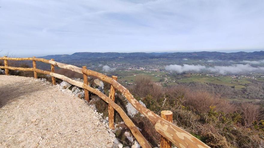 Nava estrena mirador panorámico en la subida a Peñamayor por Les Praeres