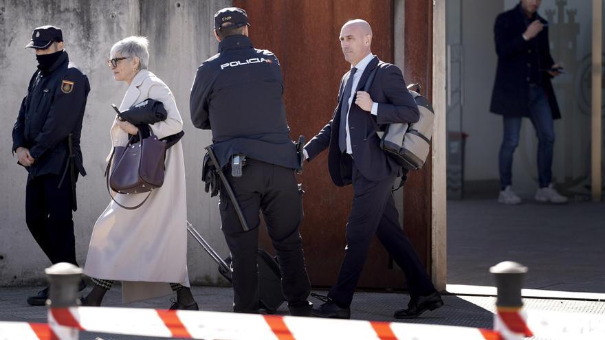 ¿Por qué el juez del juicio de Rubiales no deja a la fiscal preguntar por De la Fuente o por la siguiente convocatoria de la selección?