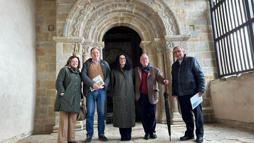 Culmina la rehabilitación de la iglesia de La Lloraza, joya del románico maliayés, con «sorpresa» bajo los revoques