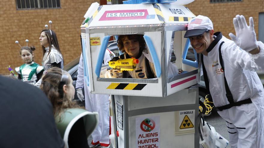 Así fue el desfile de Antroxu en la zona oeste de Gijón (en imágenes)