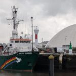 “El gas nos sale caro”: Greenpeace denuncia en Avilés «la trampa» del gas fósil y se opone a su rescate