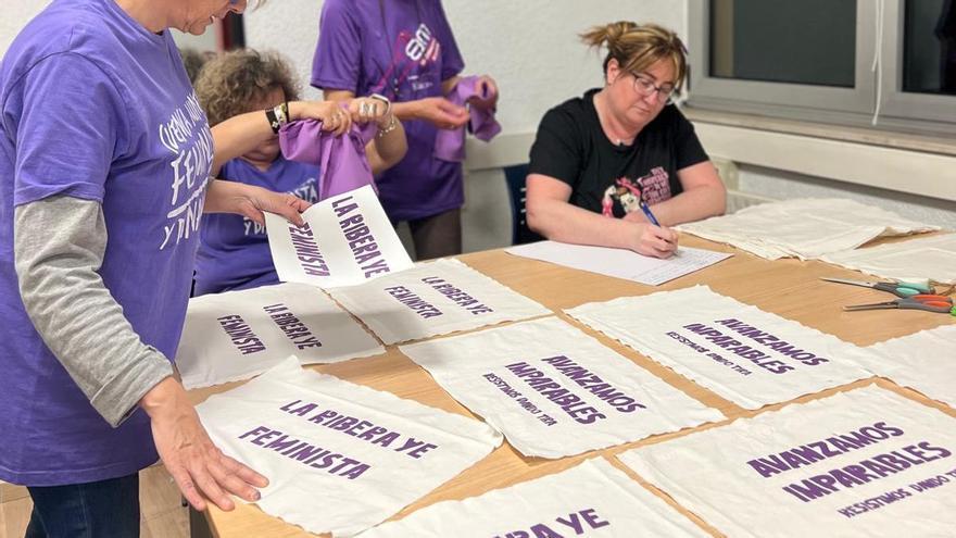 Las mujeres de Ribera de Arriba preparan los actos del 8M