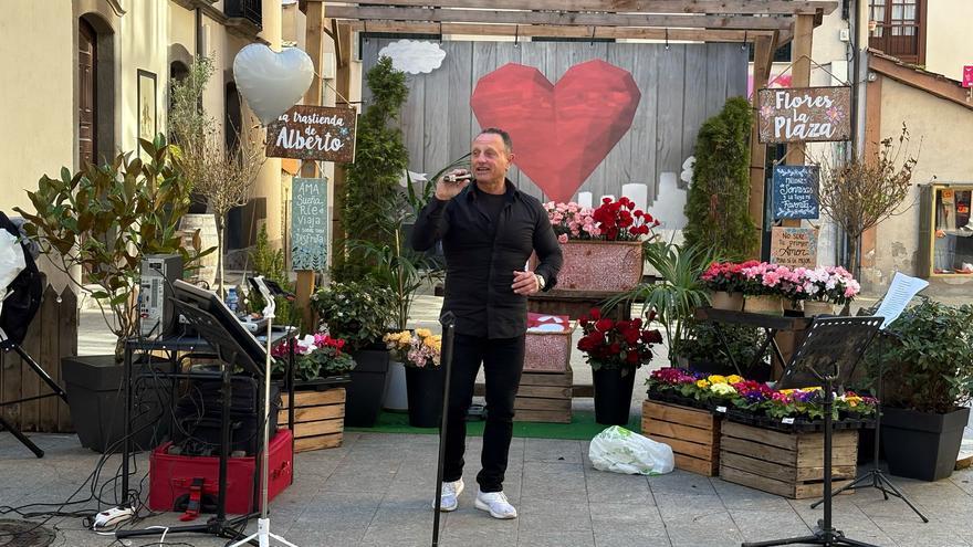 Rafa Sorribas, participante de “First Dates”, canta al amor en Cangas del Narcea: de «A mi manera» a «Bésame mucho»