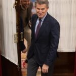 Feijóo endurece su posición ante el auge de los ultras en todo el mundo y propone «expulsar a los inmigrantes ilegales»