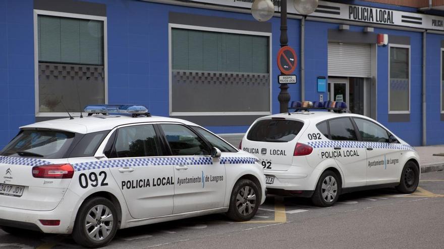 Detenido un conductor ebrio en Langreo que circulaba en dirección contraria y fue esquivado por un coche de policía